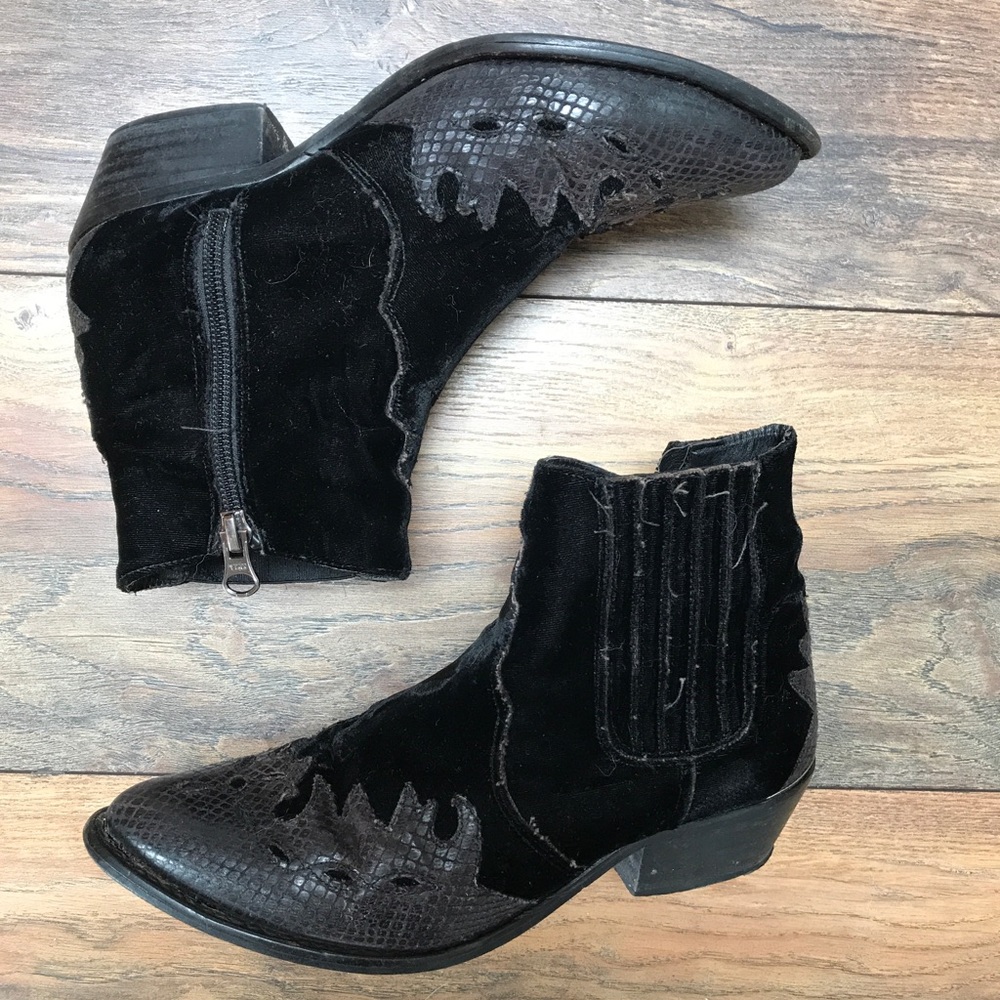 Vintage ankle boot. - Picture 2 of 2